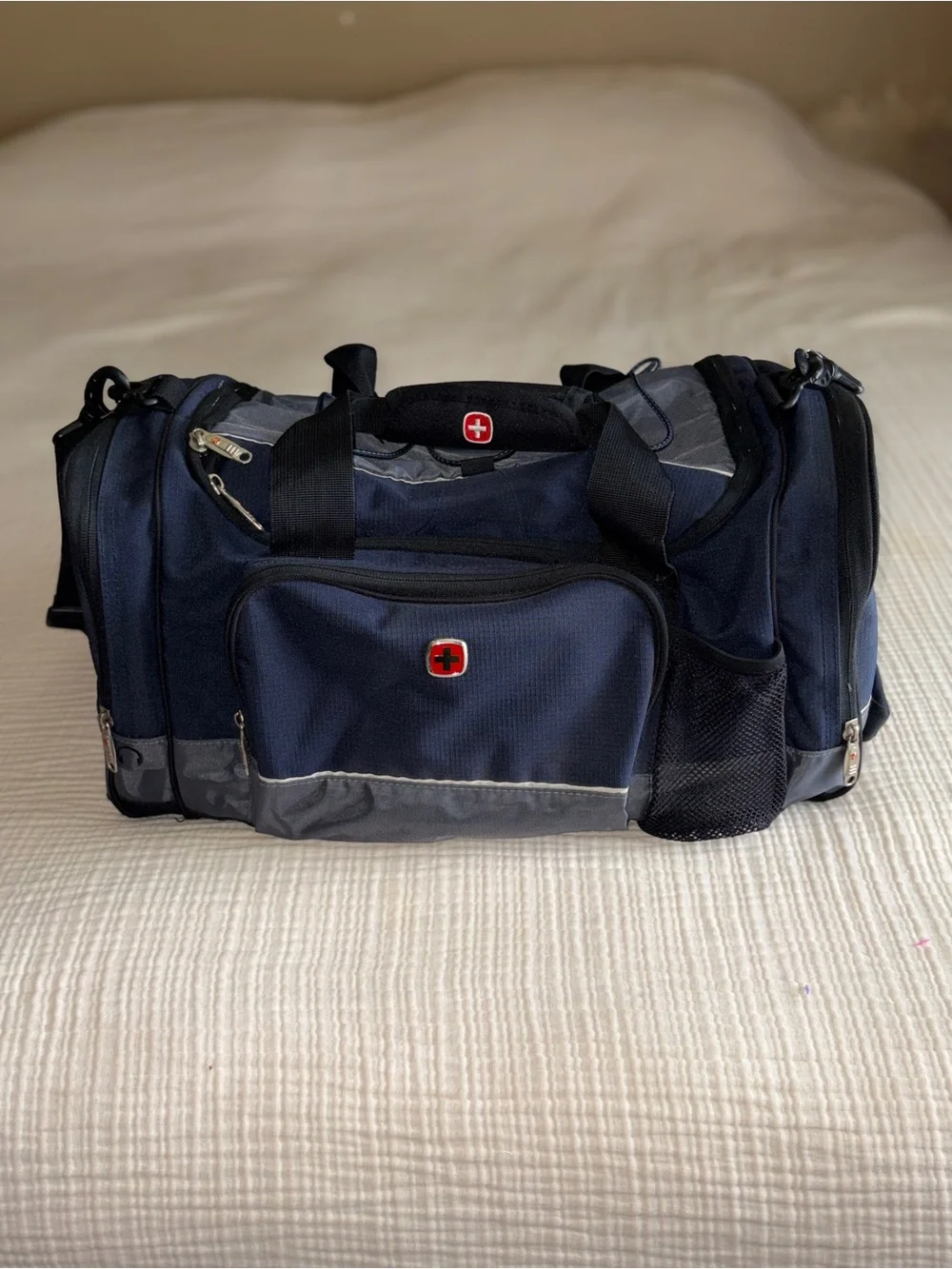 SwissGear spacious duffel